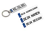 Schlüsselanhänger mit Ihrem KFZ-Kennzeichen und TÜV Plakette Aufkleber personalisiert Geschenk Mann Frau Freund Freundin Mama Papa